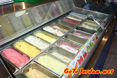 Десятки сортов собственного мороженого в Gelato Uno