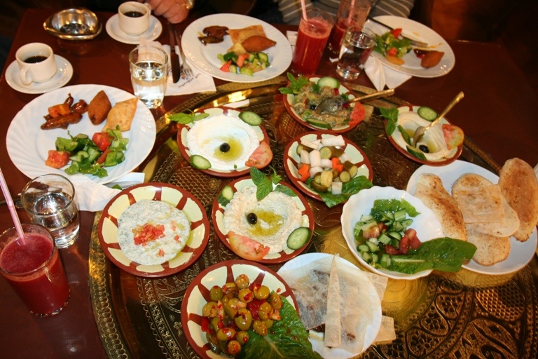 Меззэ (закуски) в ресторане