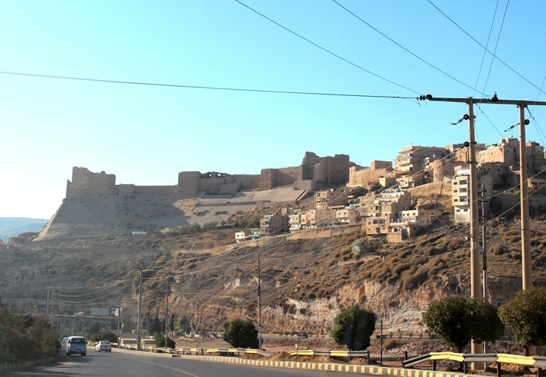 Вид на крепость при въезде в Карак