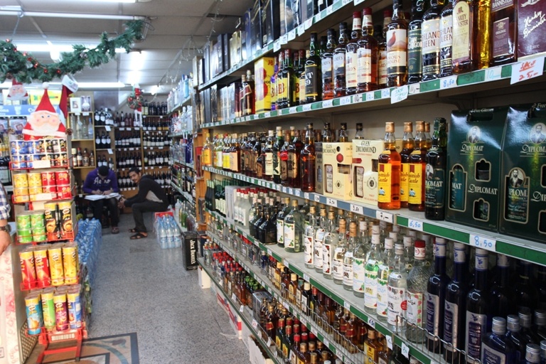 Магазин алкогольных напитков в Акабе, Иордания